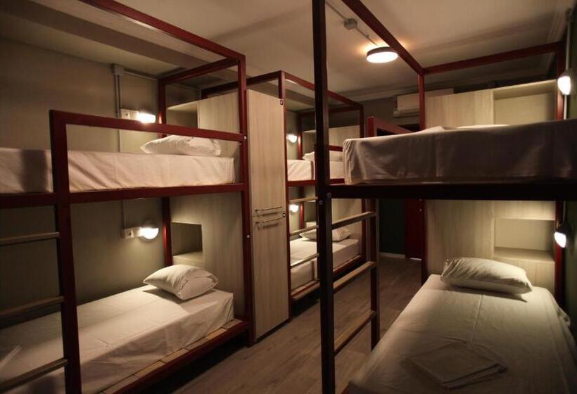 هتل Stay Hybrid Hostel