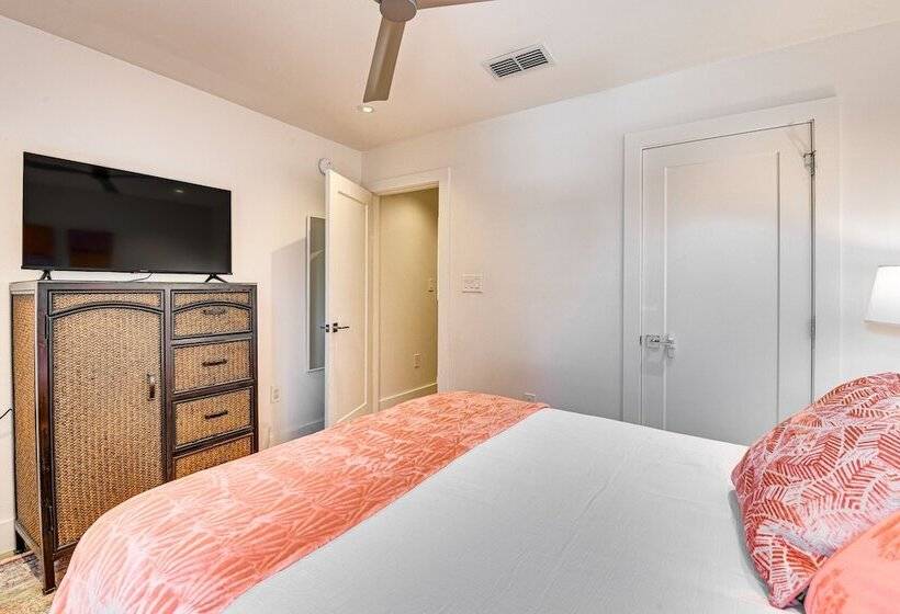 Miramar Beach Home: Walk To Private Beach!