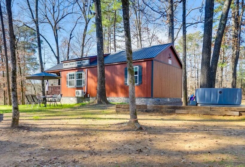 Pet Friendly Broken Bow Cabin: Hot Tub & Fireplace