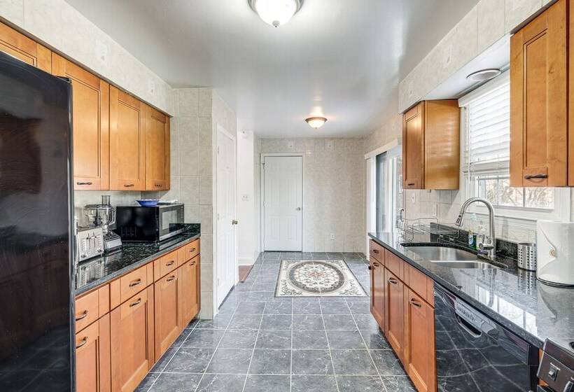 Pet Friendly Silver Spring Home: 2 Mi To Downtown!
