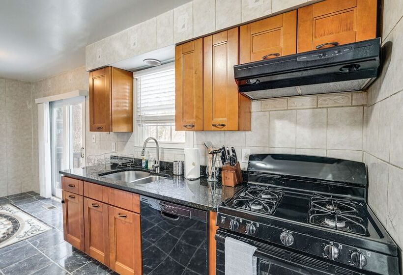 Pet Friendly Silver Spring Home: 2 Mi To Downtown!