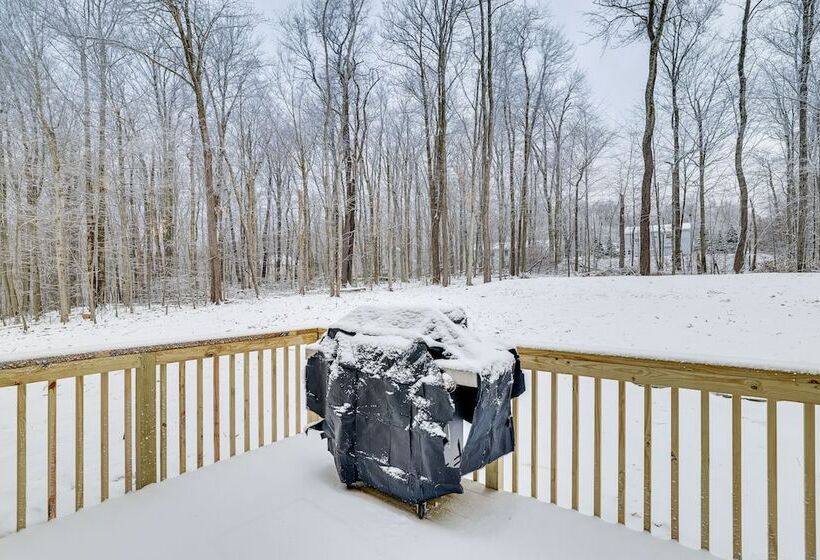 Poconos Retreat W/ Lake Access   5 Mi To Kalahari!