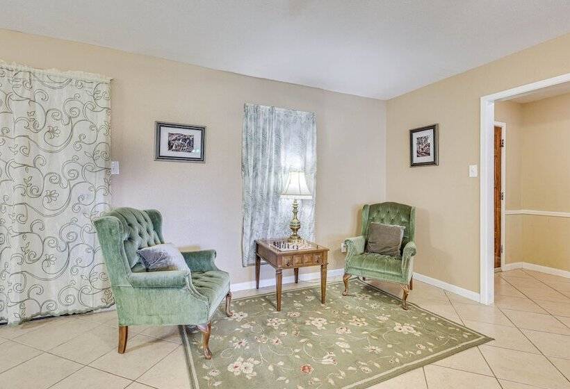 Quiet Houston Home W/ Porch   Near Park & Trails!