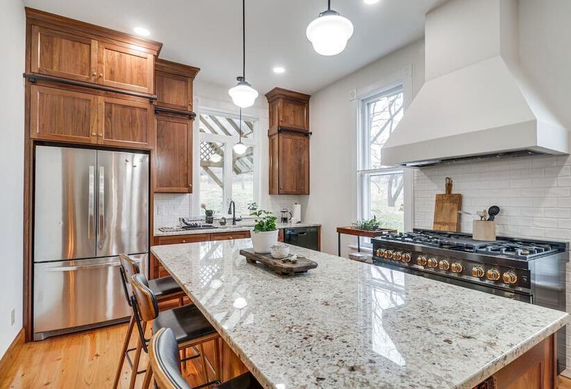 Restored Virginia Victorian: 10 Mi To Harrisonburg