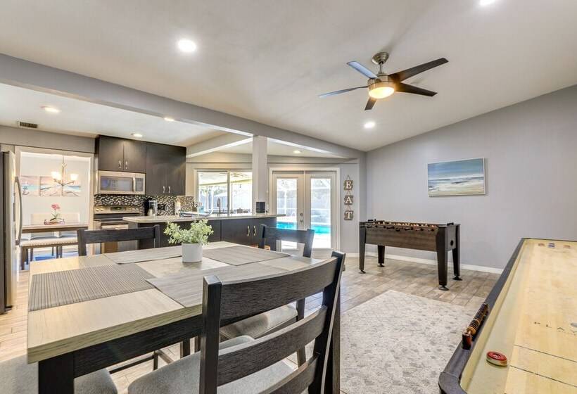 Sarasota Home W/ Heated Pool: 3 Mi To Airport!