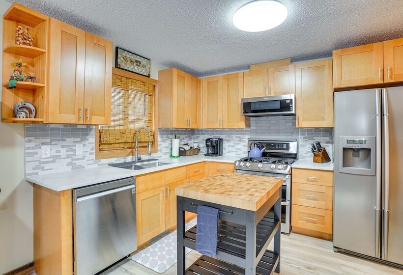 Charming Savage Home W/ Yard: 18 Mi To Minneapolis
