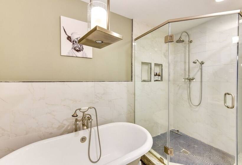 Savannah Home: Close To Bike Trails & Beaches!