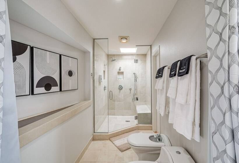 Stunning Del Mar Home W/ Deck: 1 Mi To Beach!