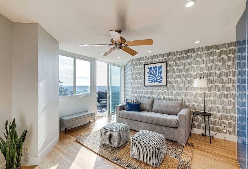 Stunning Del Mar Home W/ Deck: 1 Mi To Beach!