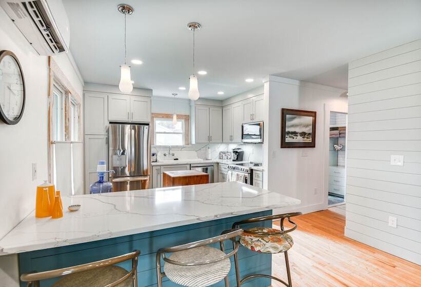 Virginia Retreat W/ Porch & Grill, Near Beaches!