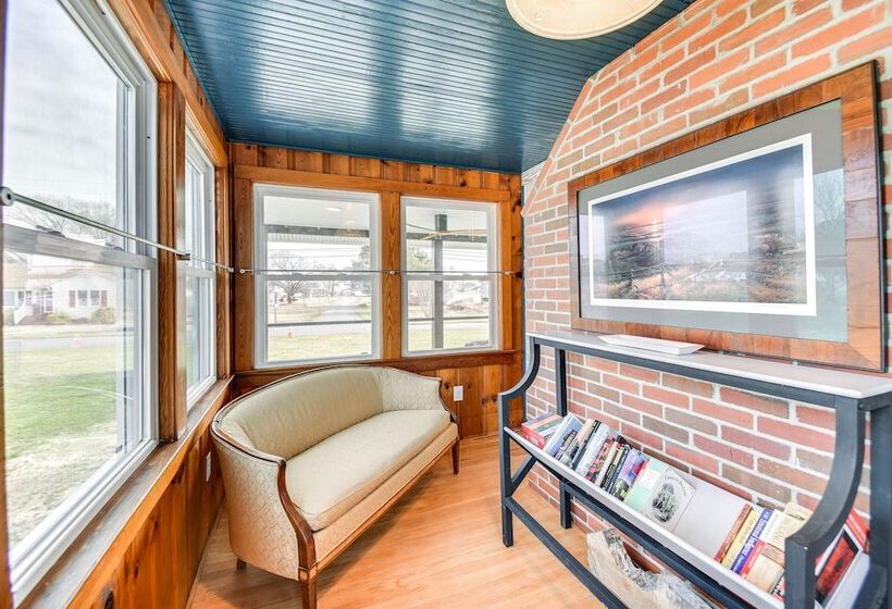 Virginia Retreat W/ Porch & Grill, Near Beaches!