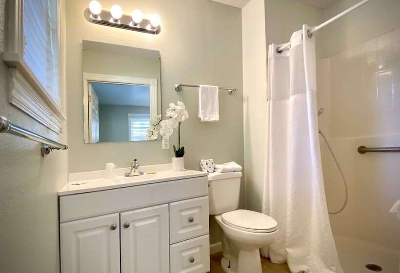 فندق Mount Sequoyah Center