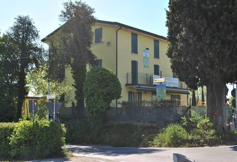 ホテル Albergo Quattro Pini