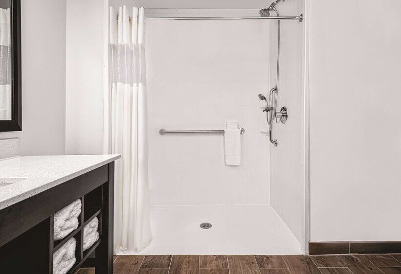 هتل La Quinta By Wyndham Mcallen Convention Center