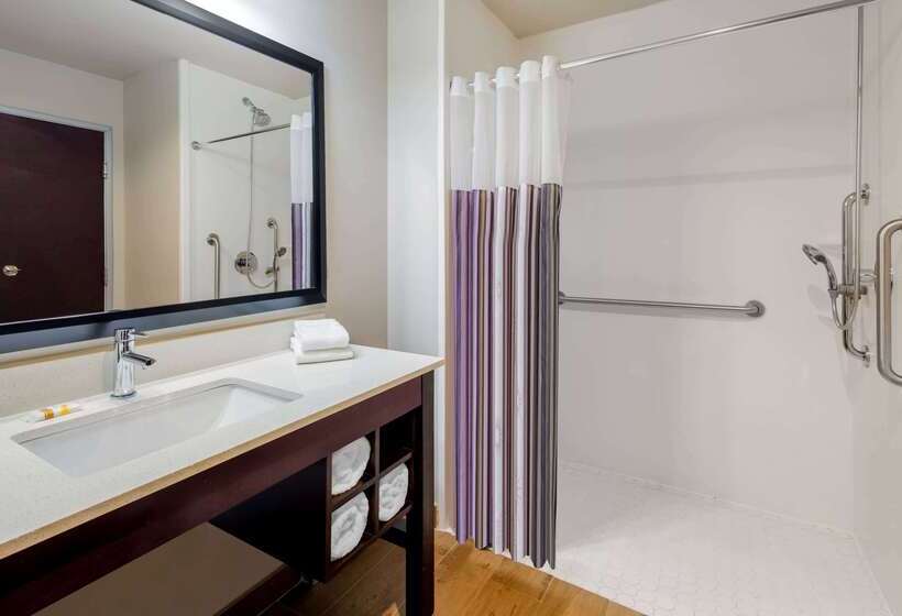 هتل La Quinta Inn & Suites By Wyndham Mcallen Convention Center