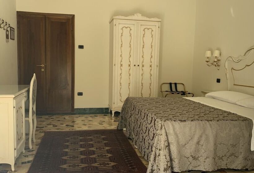 هتل Notti Sull'adige