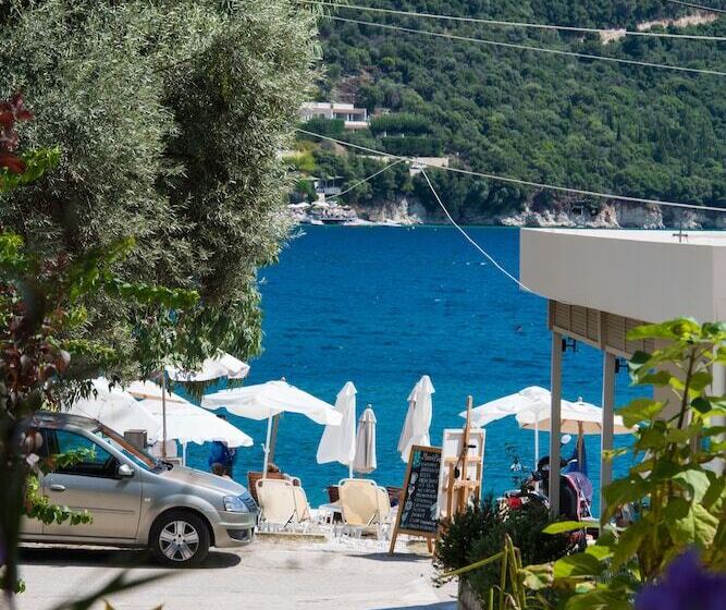 Ilianthos Apartments & Studios