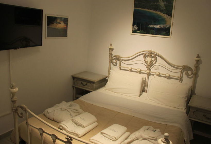 Maroulina's Boutique Studios & Apartments