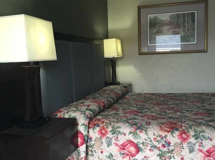 Track & Turf Motel