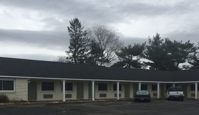 Track & Turf Motel