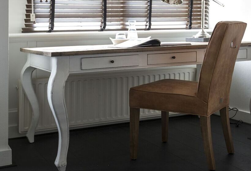 Zenzez Hotel & Lounge