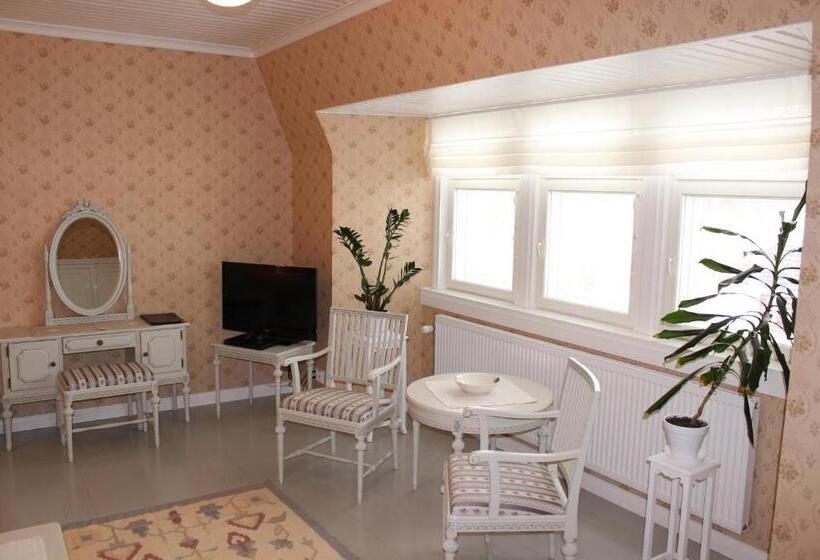 هتل B&b Lomamokkila