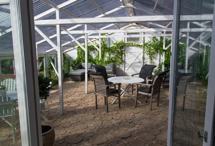 هتل By The Bridge Bed & Breakfast