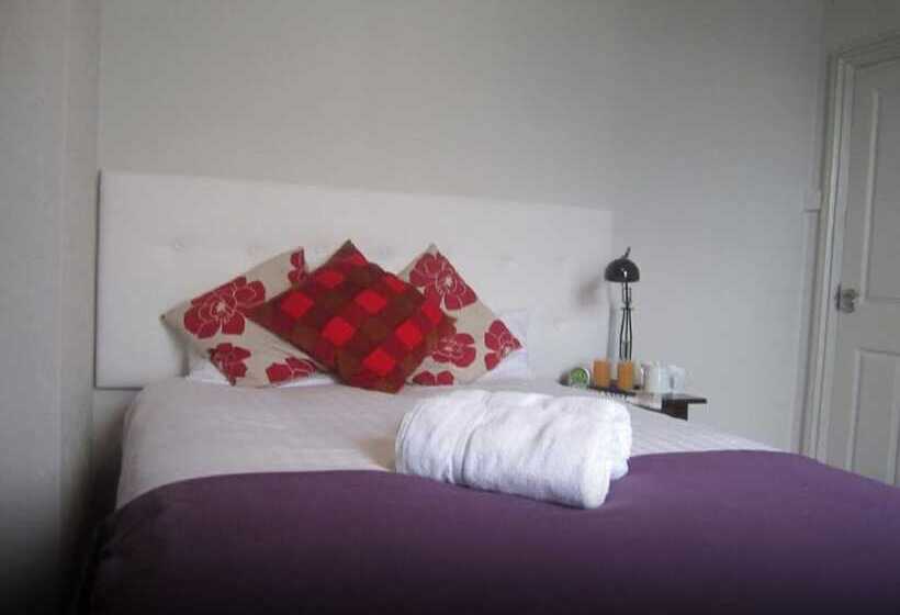 Fryatt Hotel & Bar