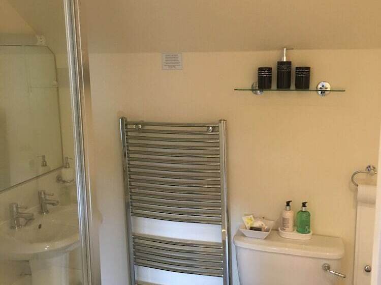هتل Silverstrands Guest House