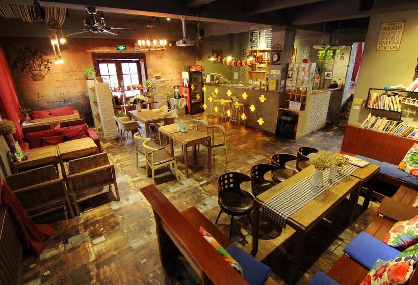 호텔 Buzz Lightyear Youth Hostel