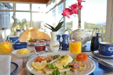 تختخواب و صبحانه Rowanville Lodge
