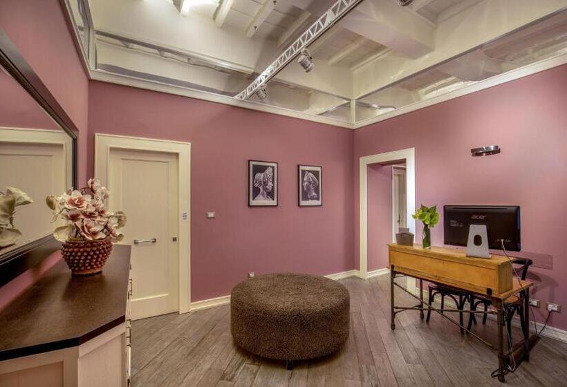 مسافرخانه My Trevi Charming & Luxury Rooms