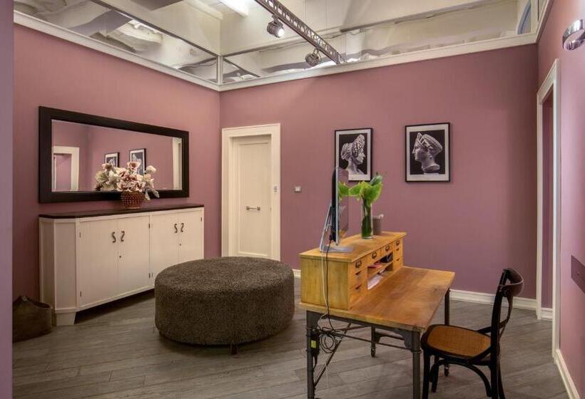 مسافرخانه My Trevi Charming & Luxury Rooms