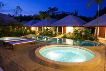 هتل Baan Chongfa Resort