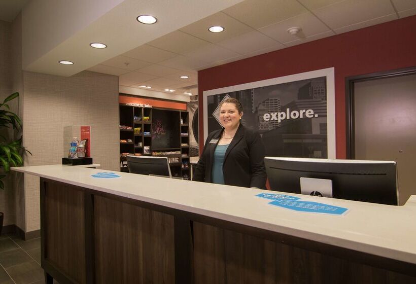 בית מלון כפרי Hampton Inn & Suites Tulsa Downtown