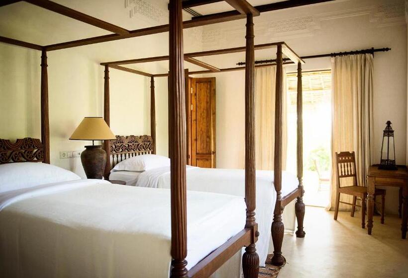 هتل Qambani Luxury Resort