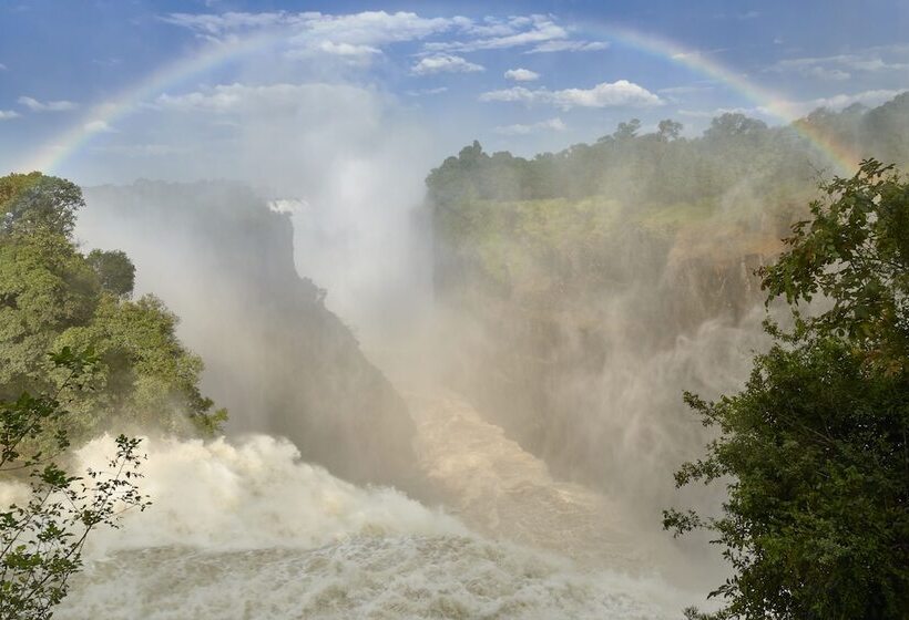 هتل Victoria Falls River Lodge