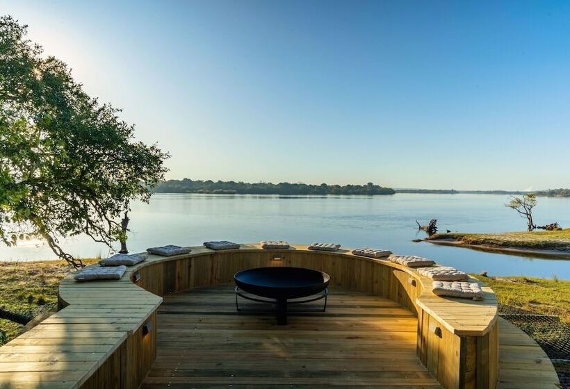 هتل Victoria Falls River Lodge