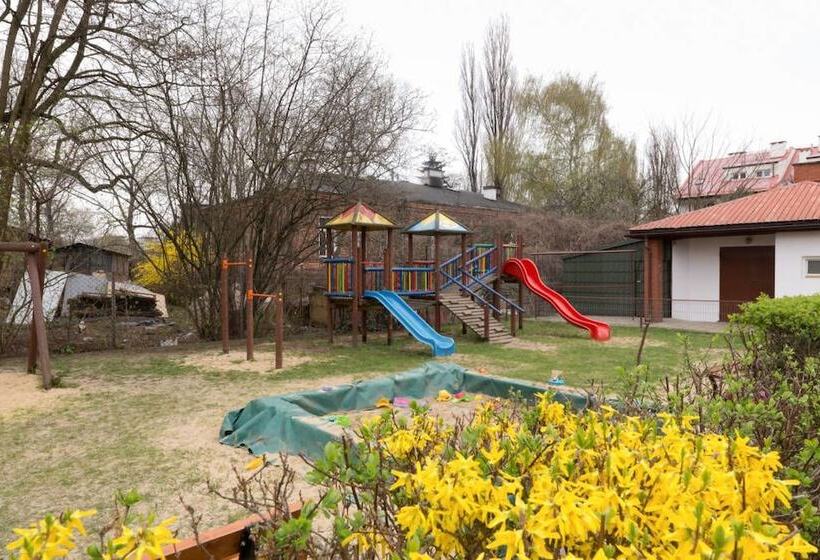 پانسیون Anton House