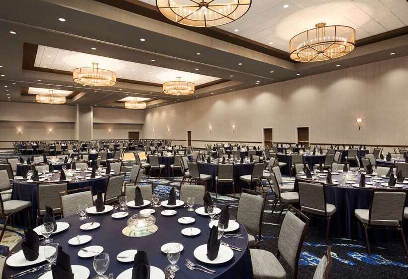 Embassy Suites By Hilton San Antonio Brooks Hotel & Spa