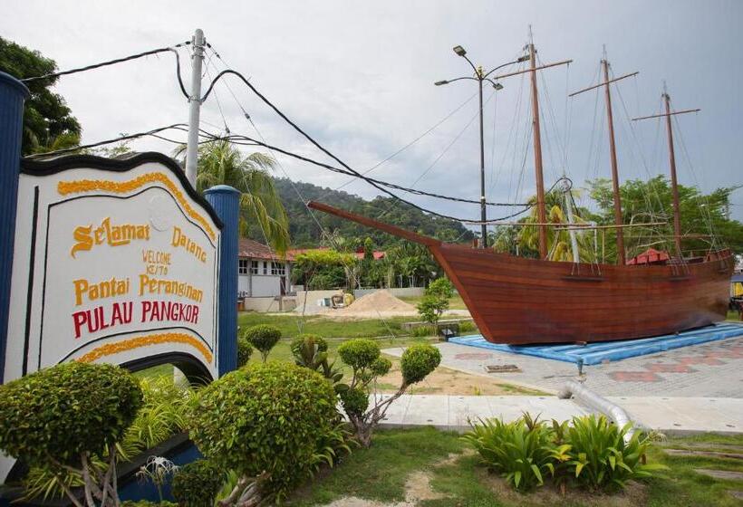 هتل Anjungan Beach Resort