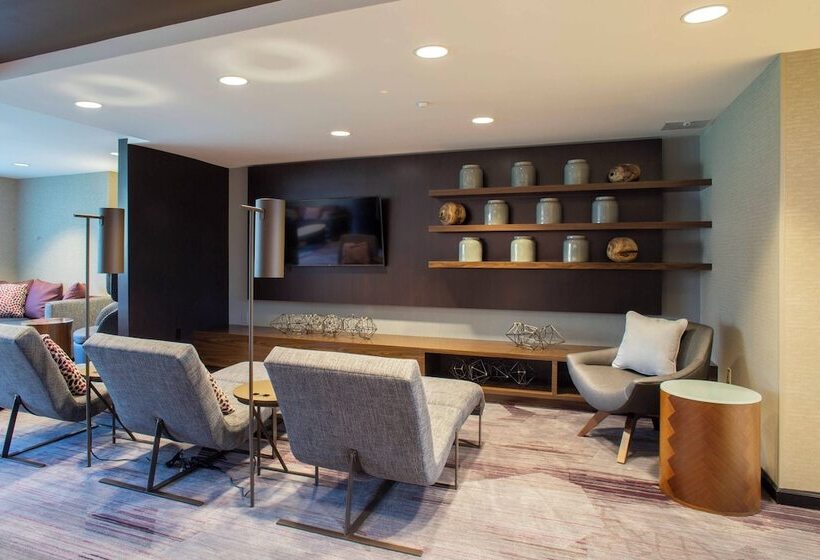 هتل Courtyard By Marriott New York Queens/fresh Meadows