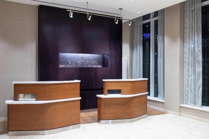 هتل Courtyard By Marriott New York Queens/fresh Meadows