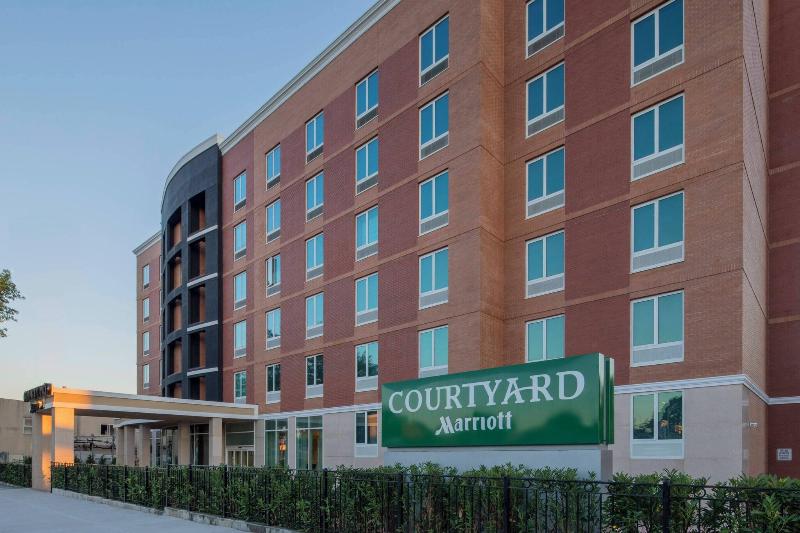 هتل Courtyard By Marriott New York Queens/fresh Meadows