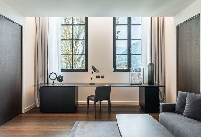 هتل Hilton Lake Como