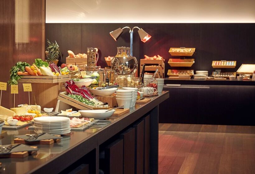 هتل Hilton Lake Como