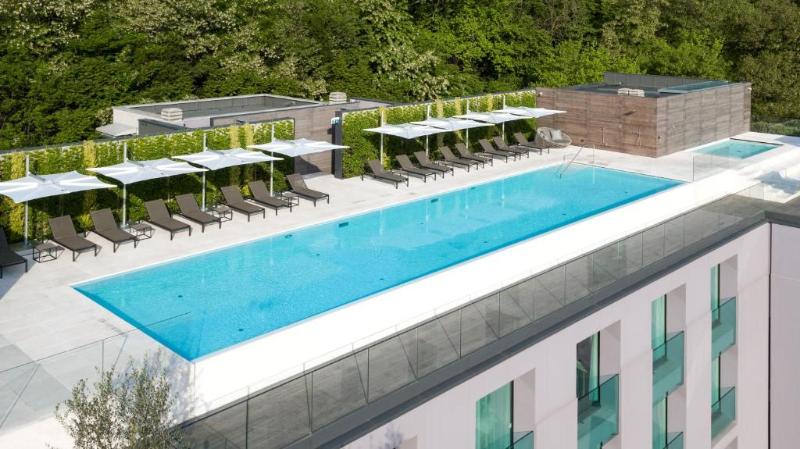 هتل Hilton Lake Como
