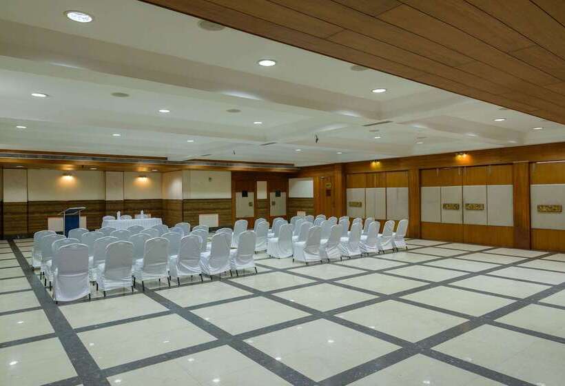 Отель Quality Inn Palms