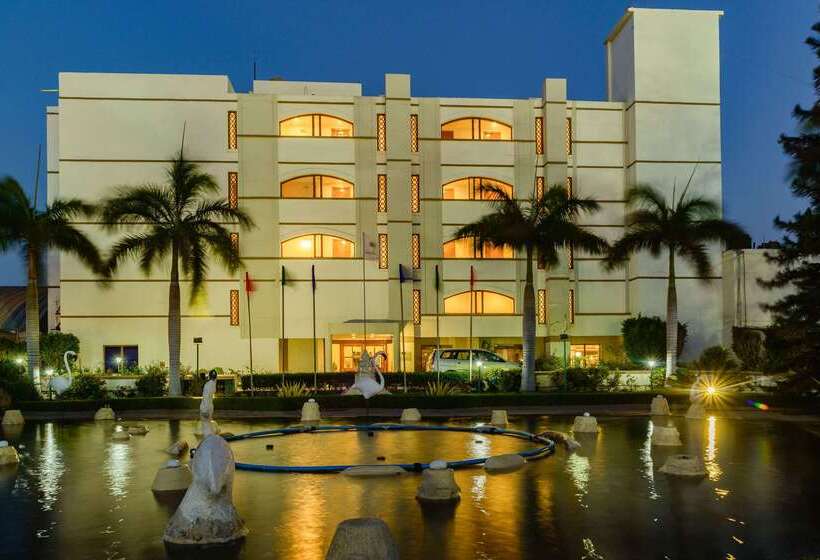 Отель Quality Inn Palms