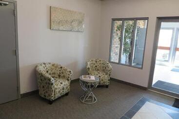 هتل Travelodge By Wyndham Rosetown